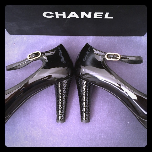CHANEL Statement Black Patent Heels - Picture 1 of 7